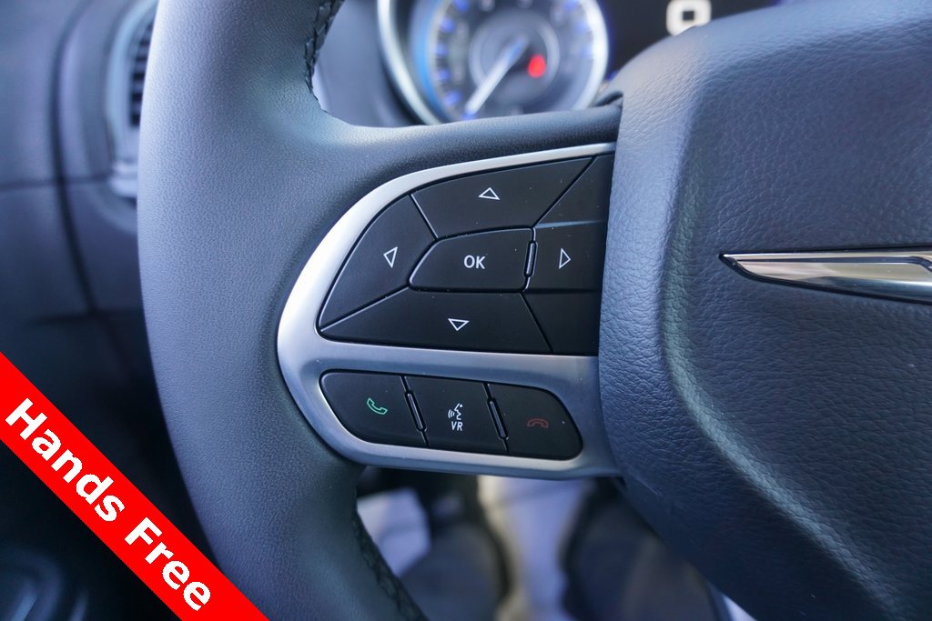 Used 2023 Chrysler 300 Touring L image 4