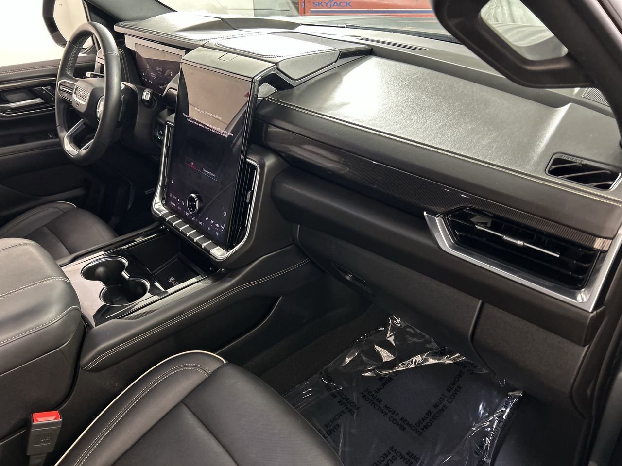 Used 2025 GMC Yukon Elevation image 26