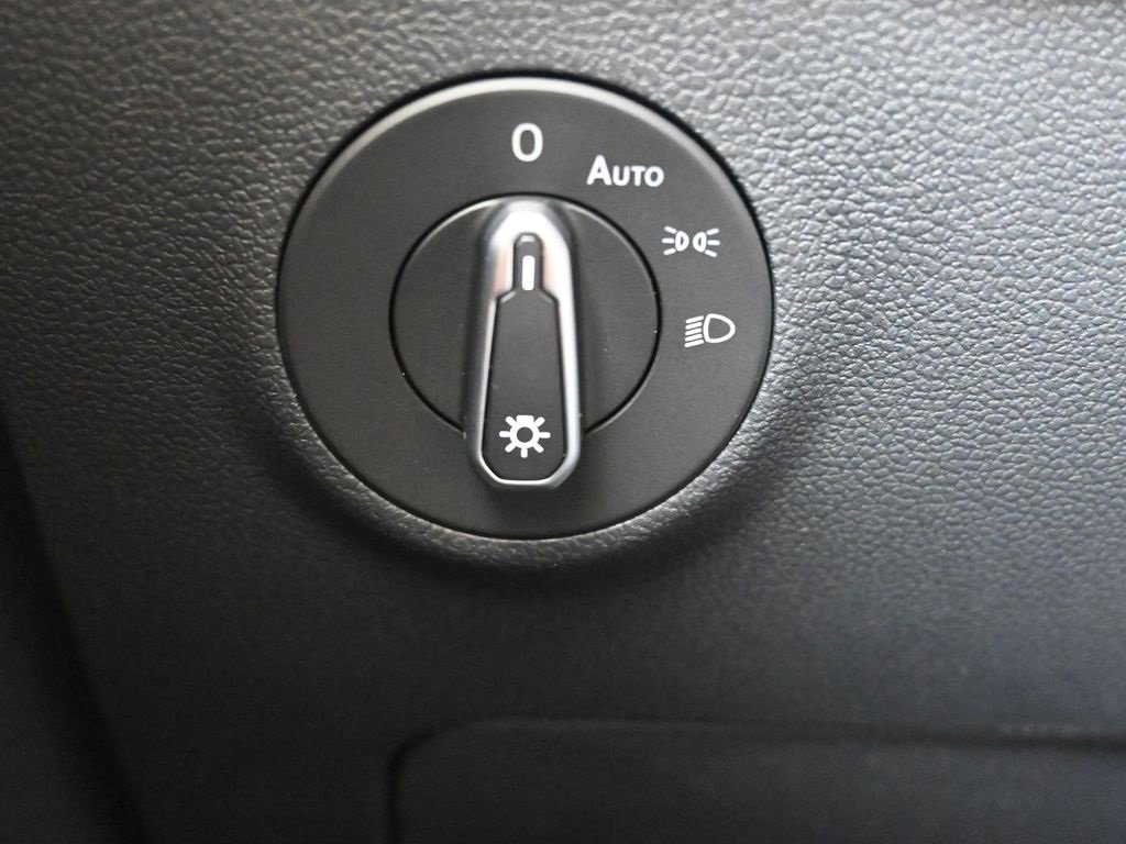 New 2025 Volkswagen Taos SEL image 24