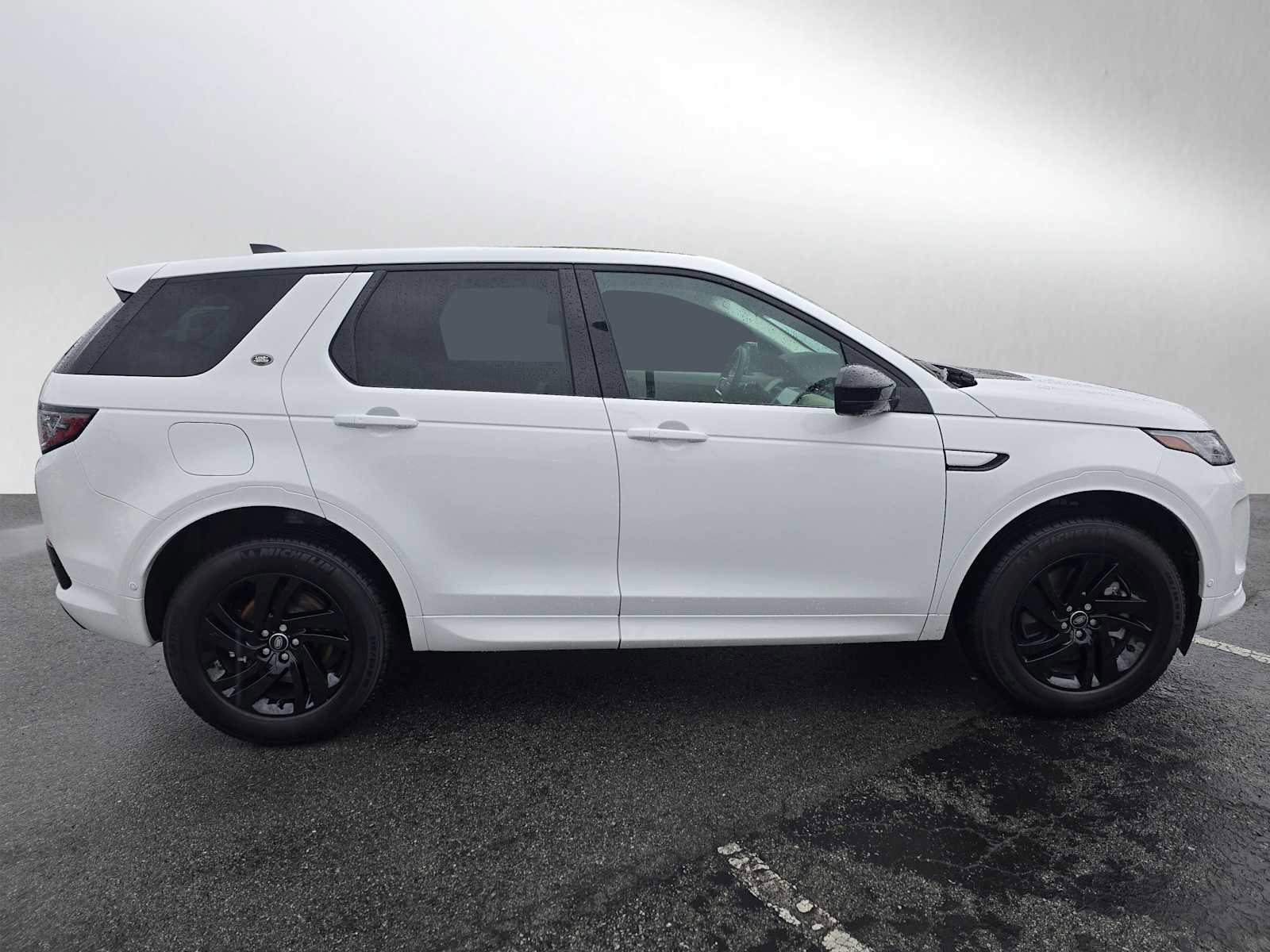 Used 2025 Land Rover Discovery Sport S image 6
