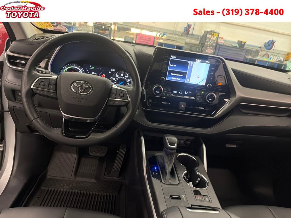 Certified 2021 Toyota Highlander XLE image 13