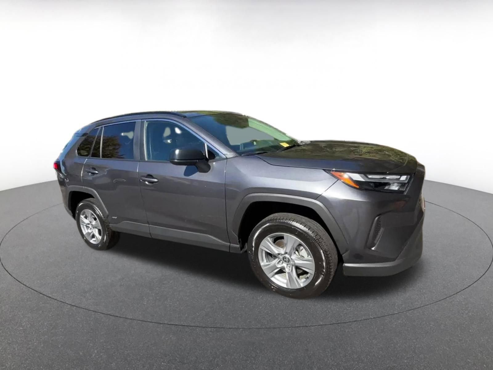 Used 2025 Toyota RAV4 LE video 2