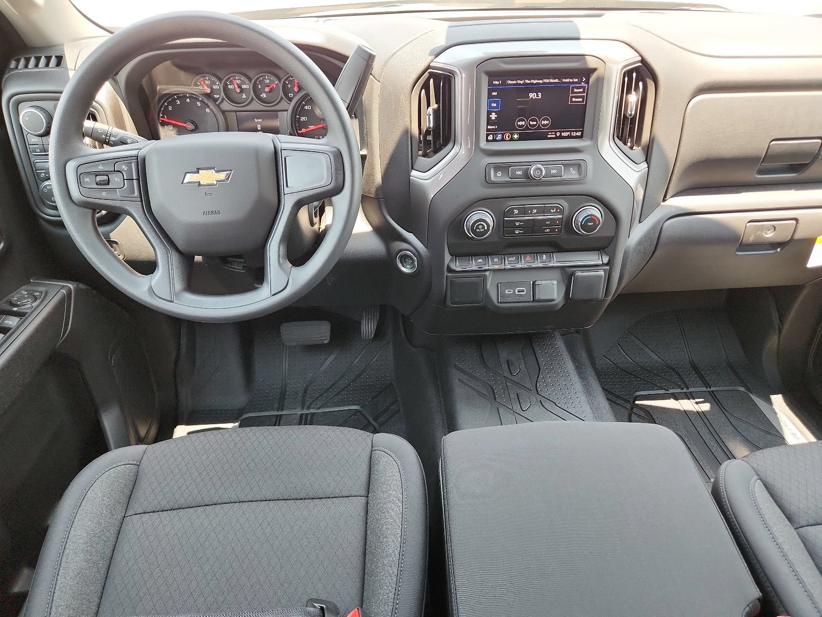 New 2026 Chevrolet Silverado 1500 Custom w/ LPO, Dark Essentials Package AWD/4WD image 9
