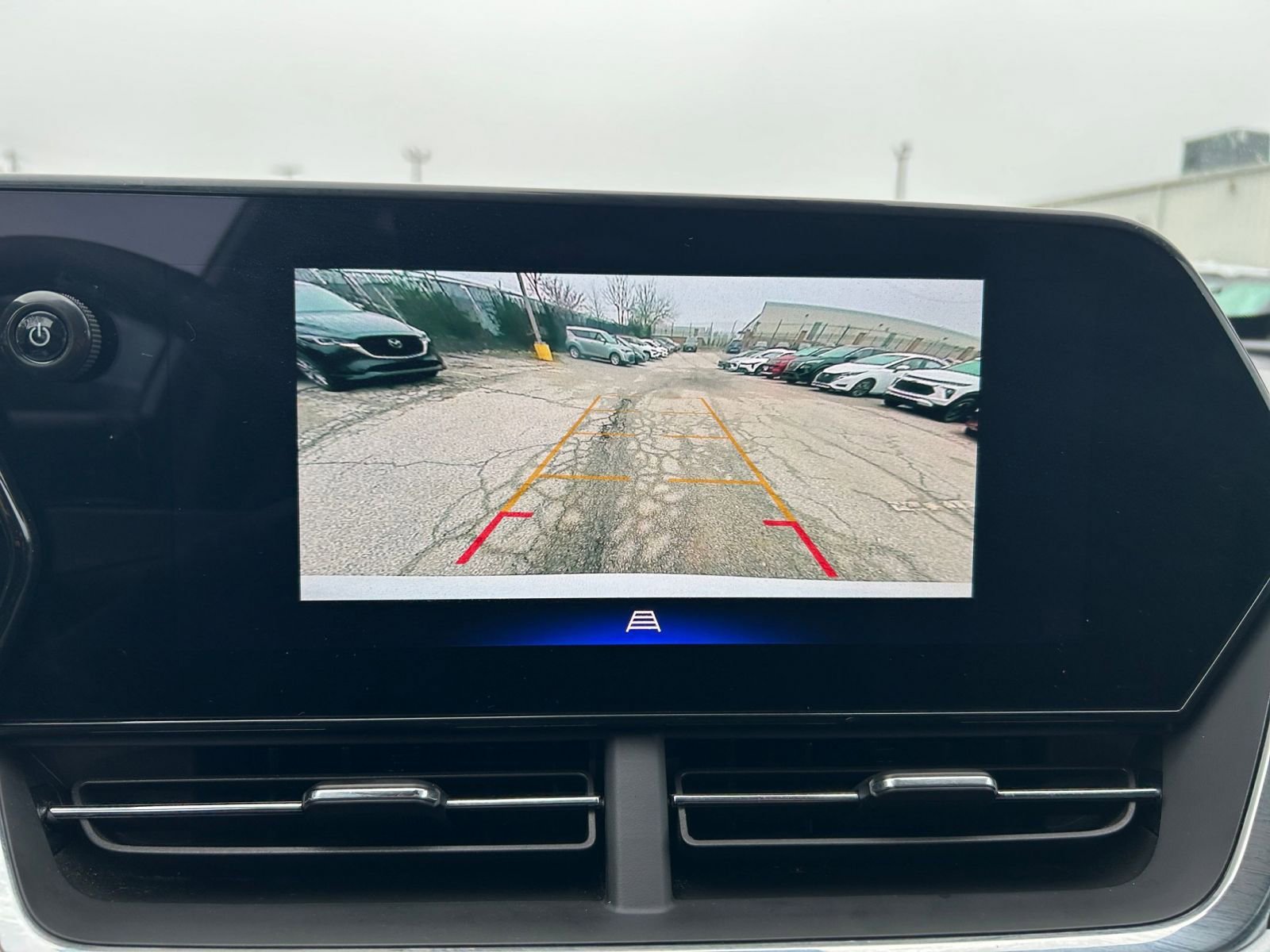 Used 2025 Chevrolet Trax LT w/ LT Convenience Package image 20