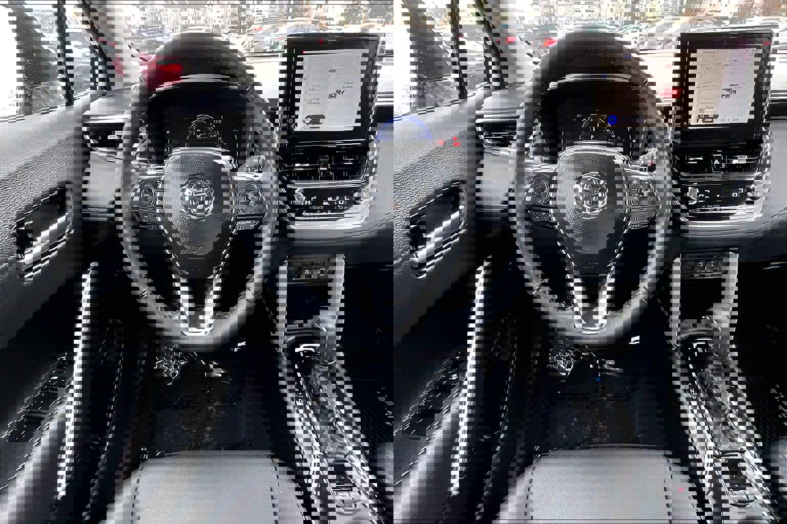 Used 2025 Toyota Corolla Cross XLE image 5