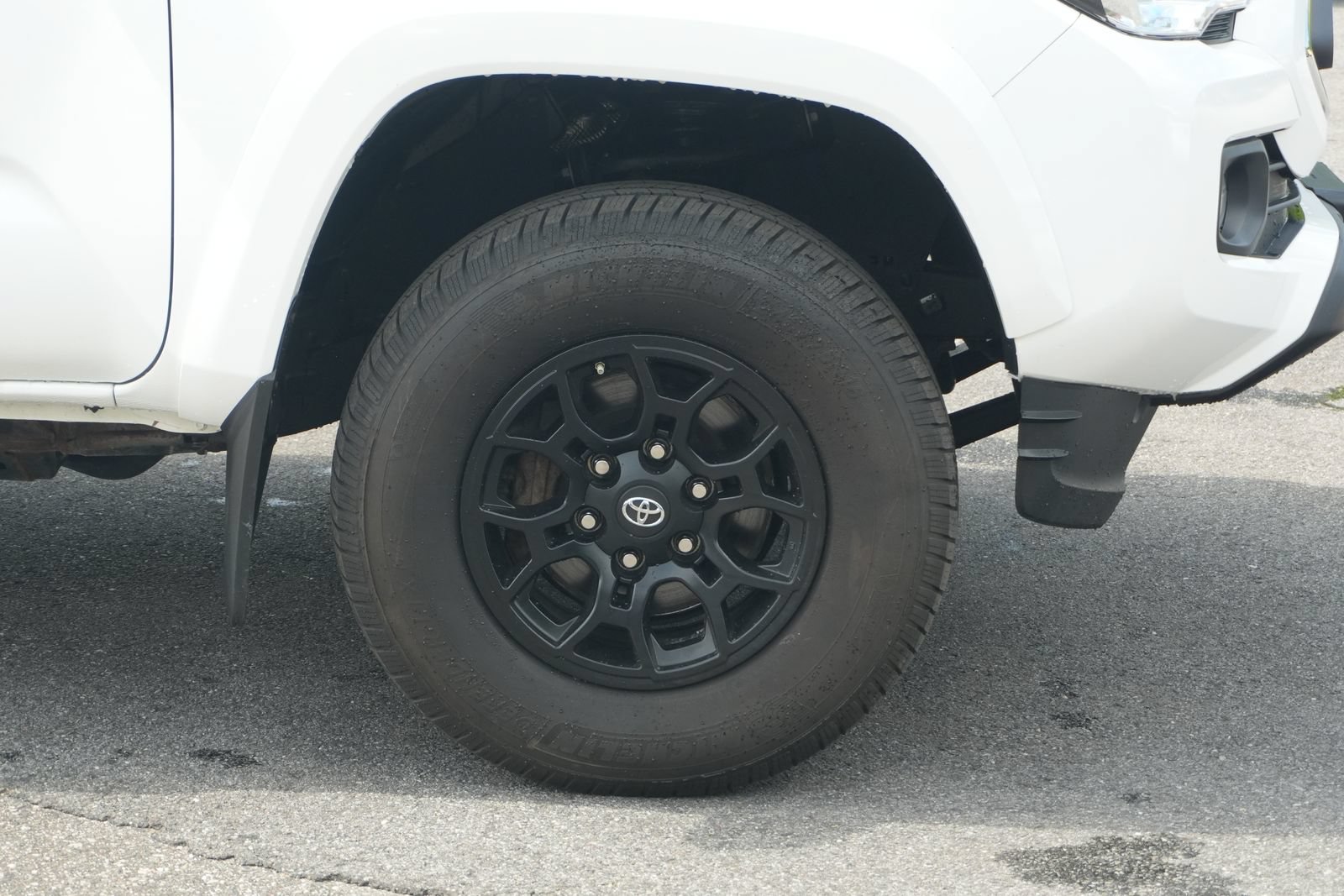 Used 2021 Toyota Tacoma SR5 AWD/4WD image 14