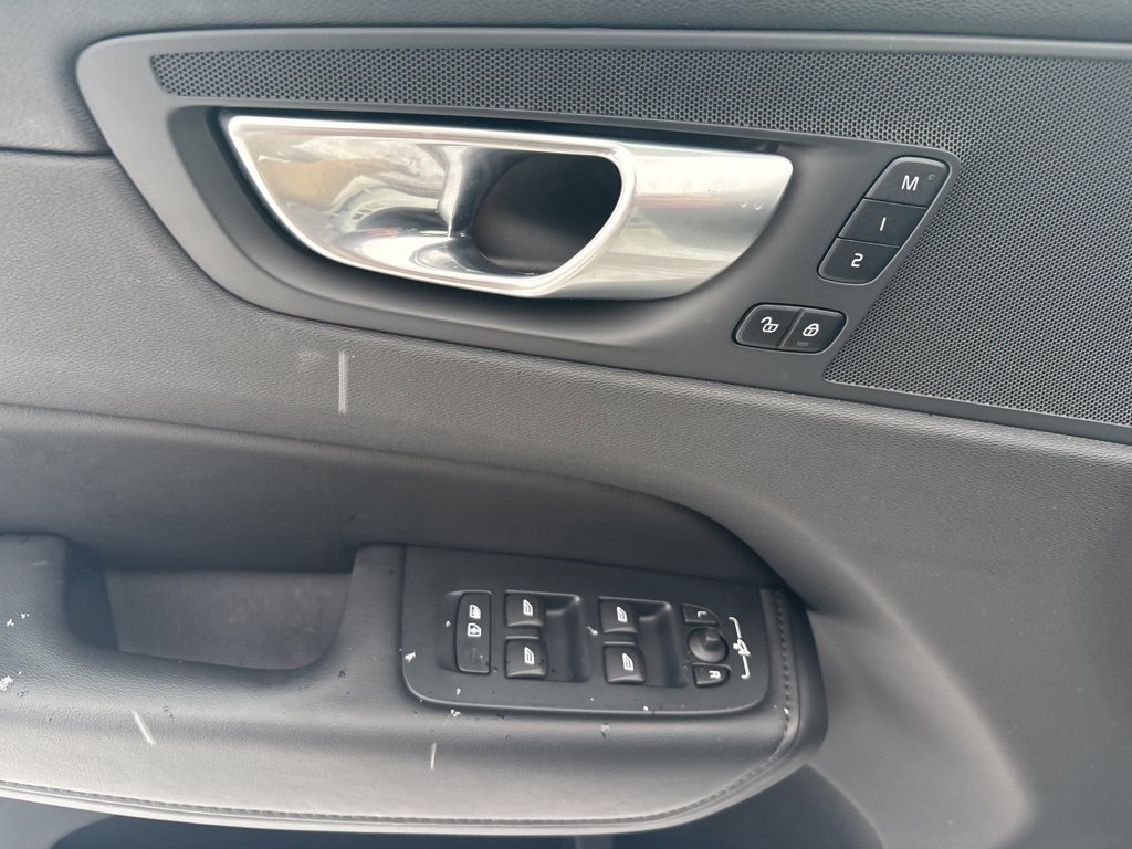 Certified 2024 Volvo XC60 B5 Plus image 18
