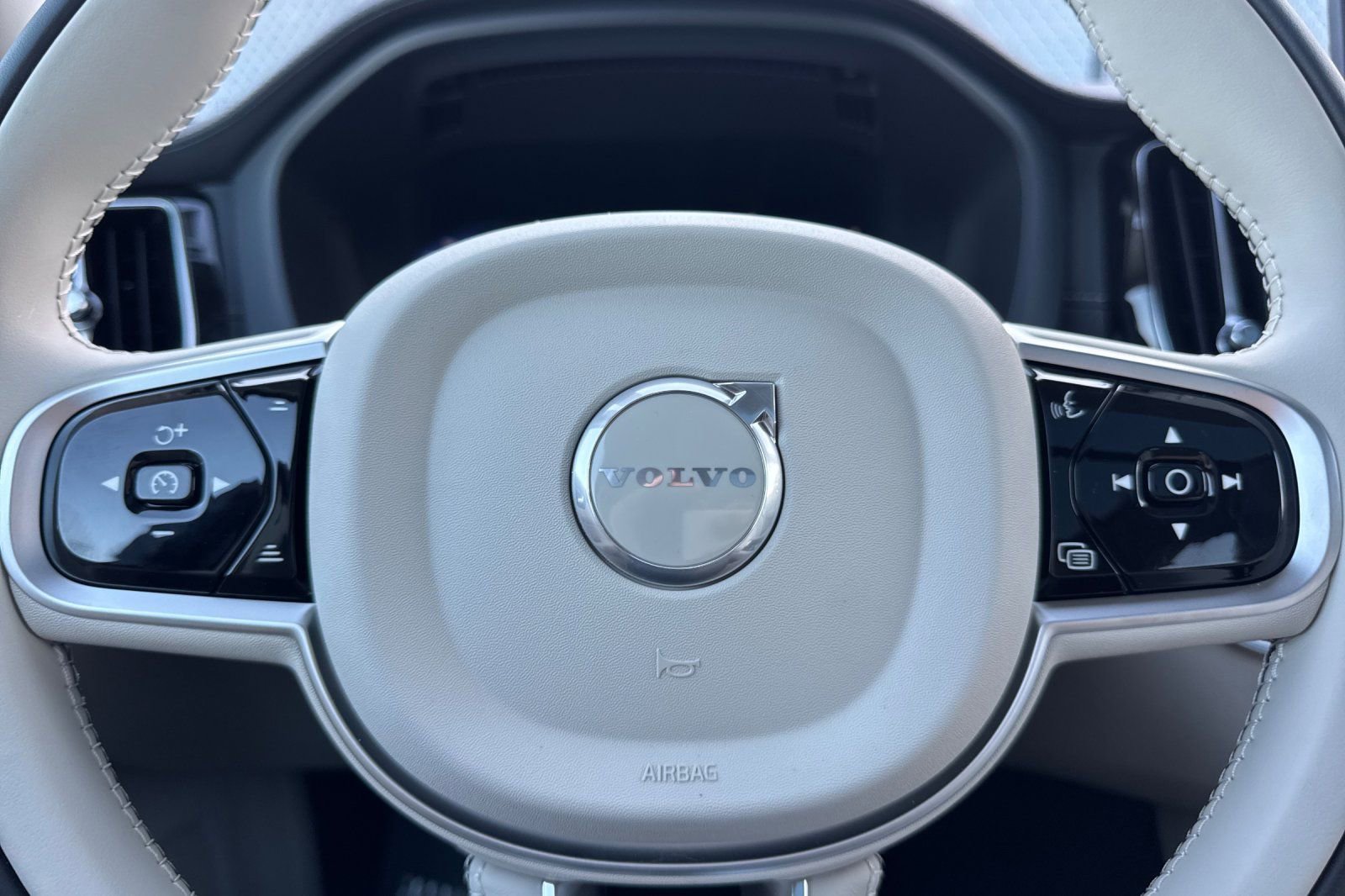 New 2026 Volvo XC60 B5 Ultra w/ Climate Package image 26