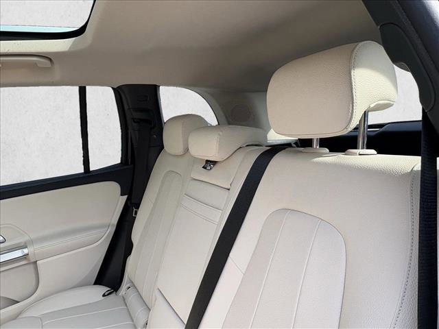 Used 2023 Mercedes-Benz GLB 250 image 14