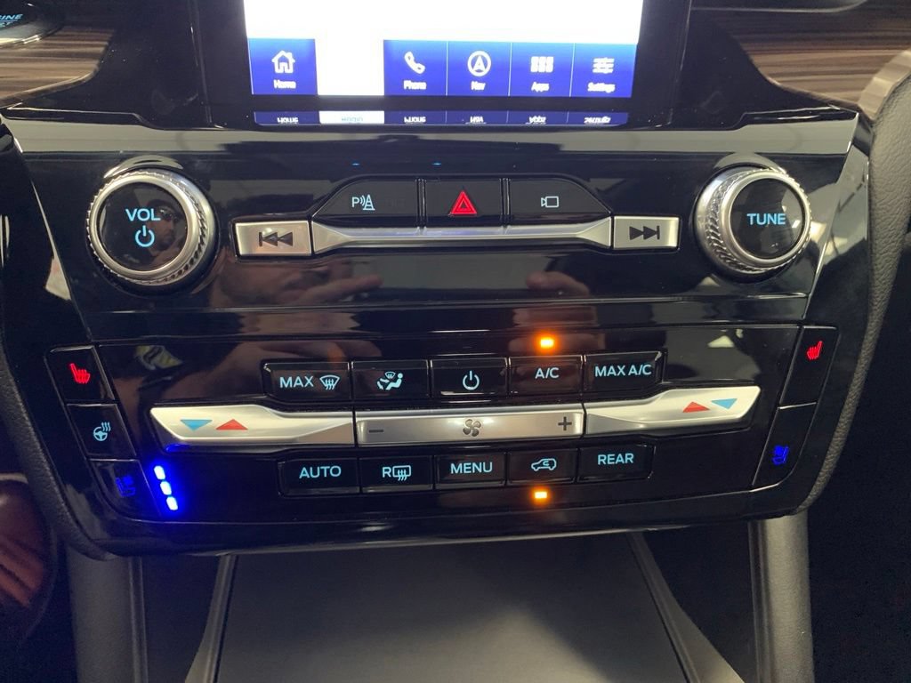 Used 2023 Ford Explorer Limited w/ Limited Technology Package RWD image 16