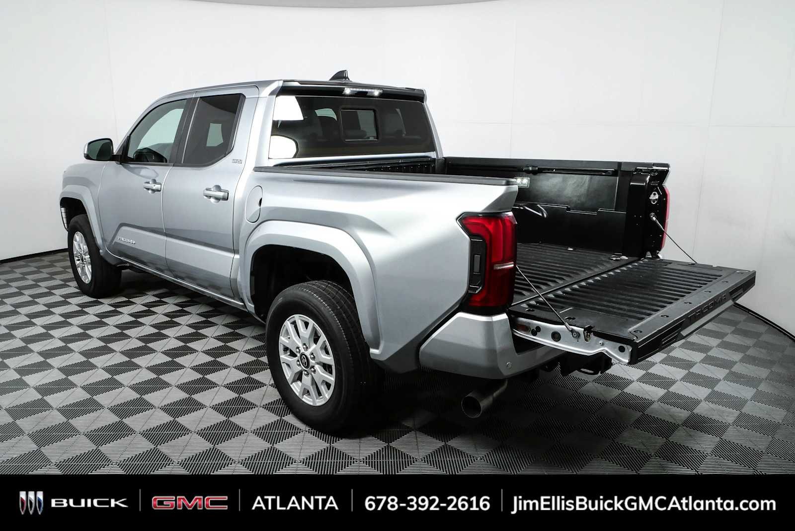 Used 2024 Toyota Tacoma SR5 AWD/4WD image 30