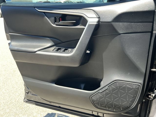 Used 2024 Toyota RAV4 LE AWD/4WD image 30