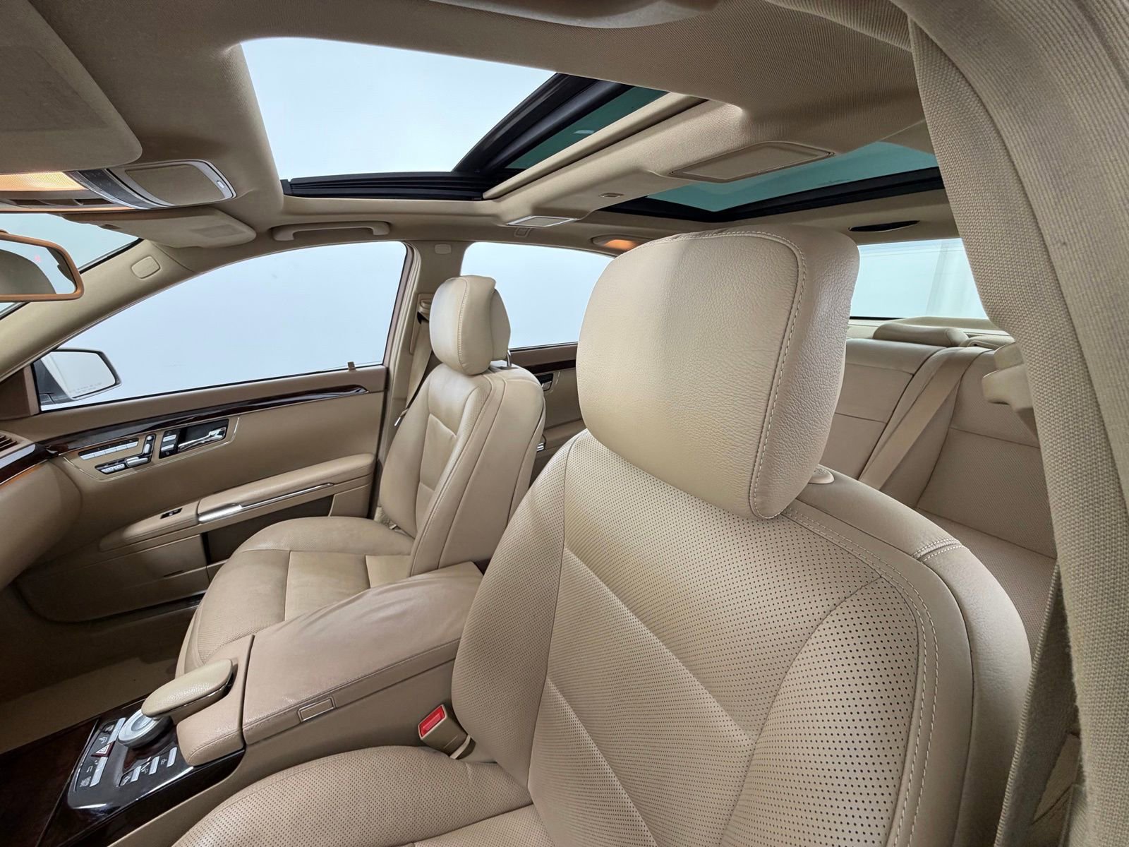Used 2011 Mercedes-Benz S 550 4MATIC image 34
