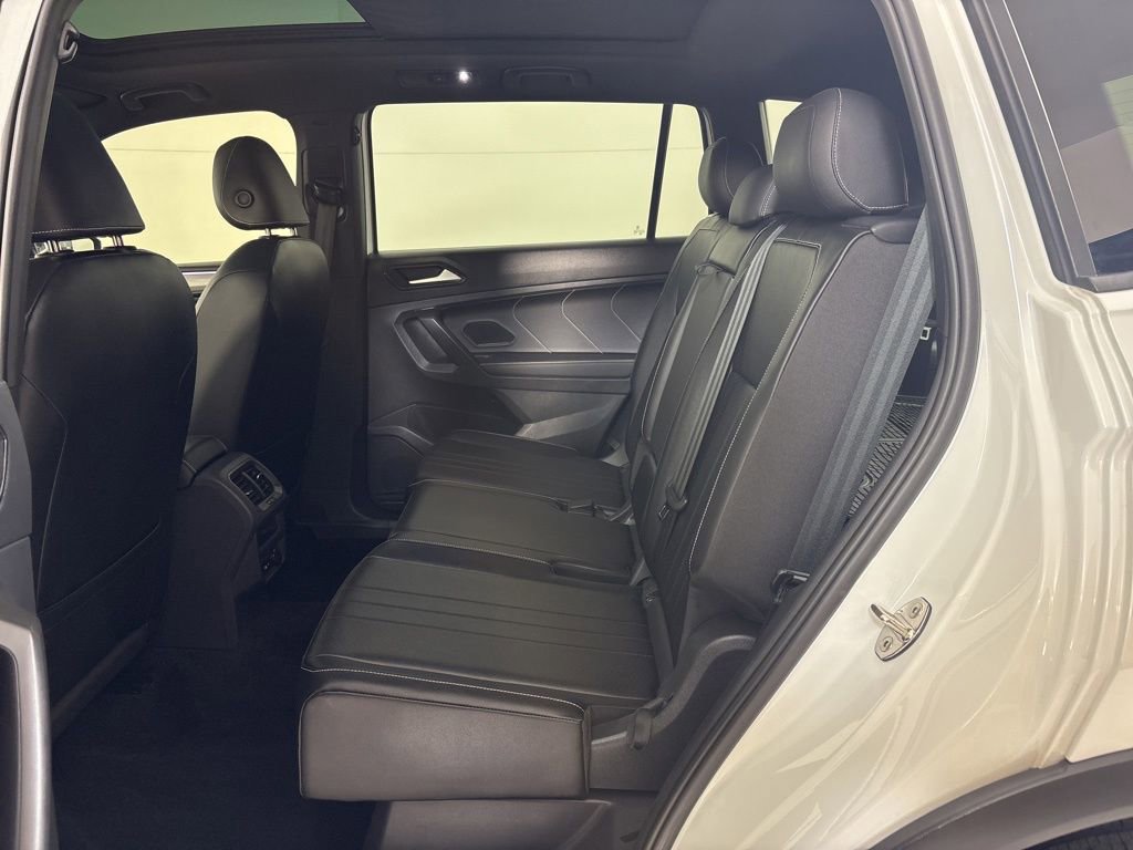 Used 2022 Volkswagen Tiguan SE R-Line image 18