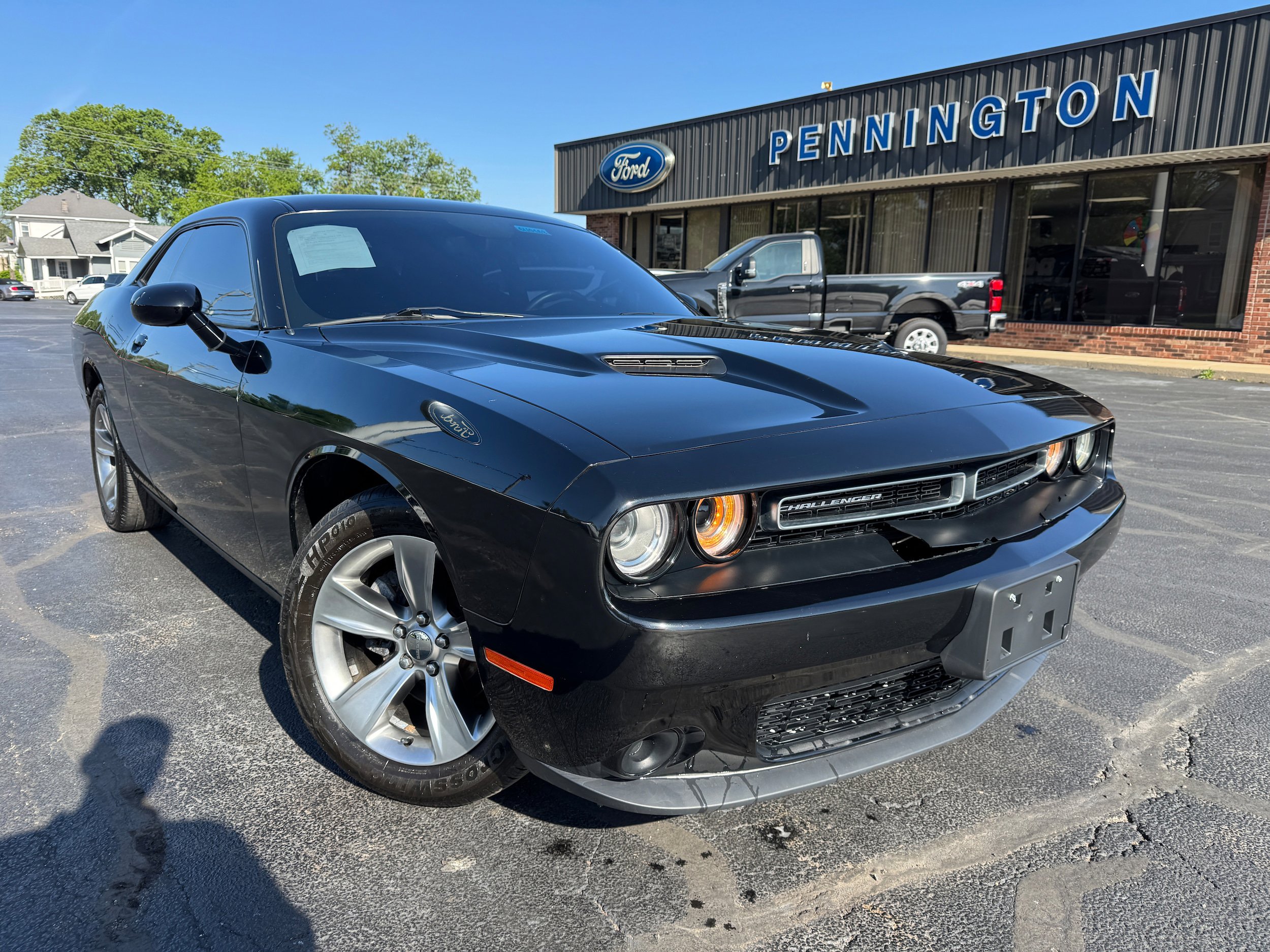 Used 2015 Dodge Challenger SXT RWD image 1