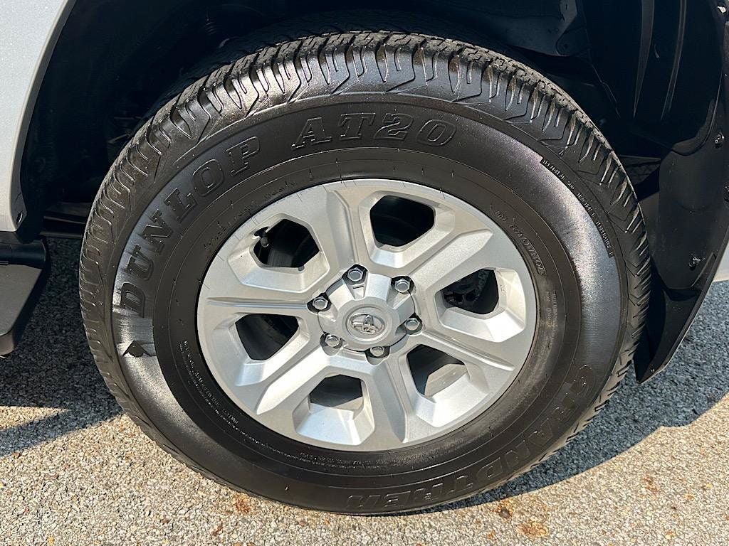Certified 2024 Toyota 4Runner SR5 AWD/4WD image 30