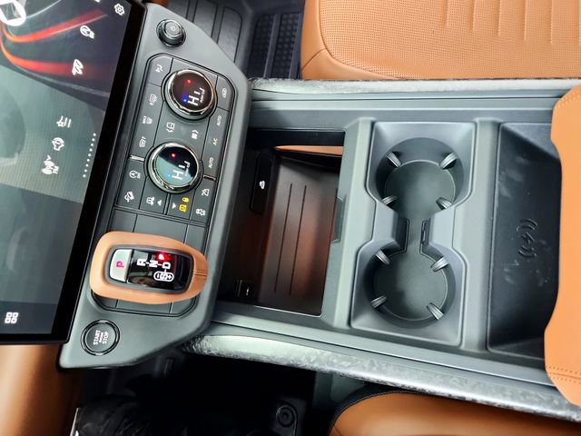New 2026 Land Rover Defender 110 OCTA AWD/4WD image 22