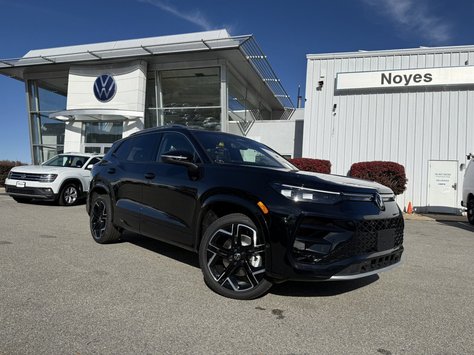 New 2026 Volkswagen Tiguan SEL R-Line image 1