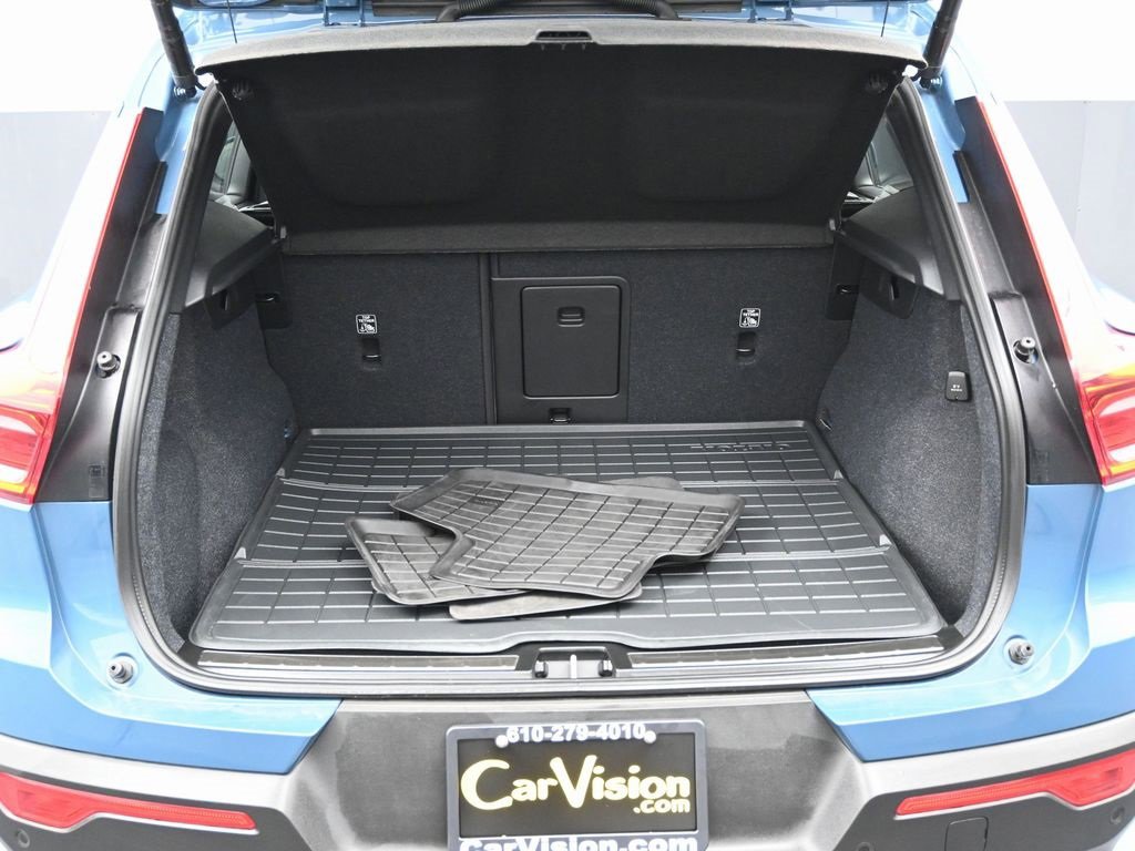 Used 2024 Volvo XC40 B5 Ultimate w/ Protection Package image 14