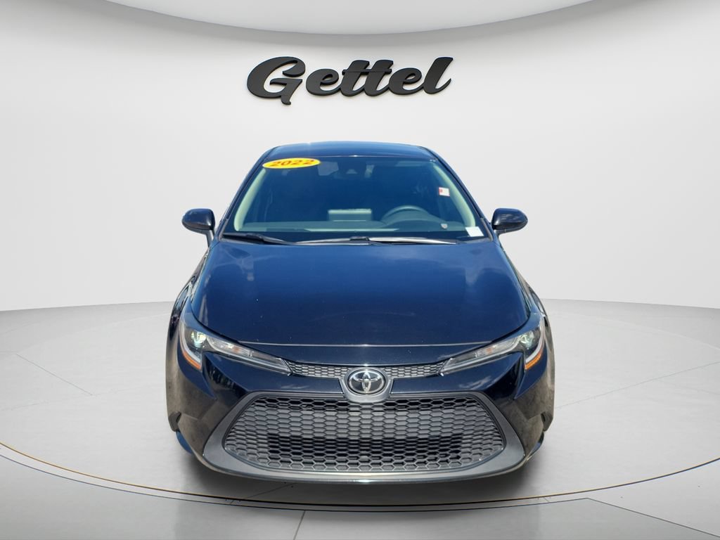Used 2022 Toyota Corolla LE FWD image 2