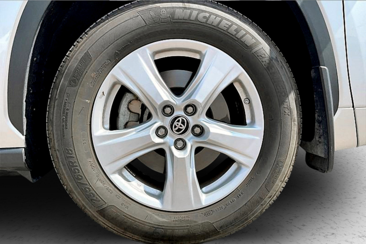 Used 2024 Toyota Highlander LE image 9