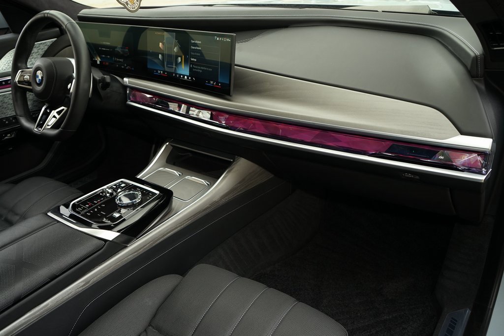 Used 2023 BMW 760i xDrive image 11