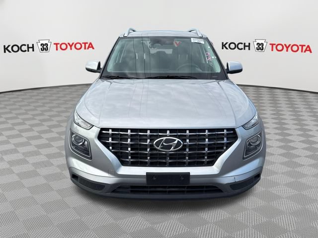 Used 2024 Hyundai Venue SEL FWD image 2