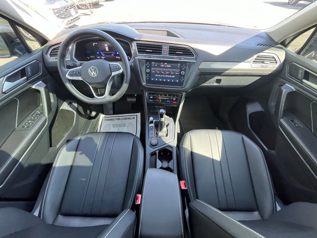 Used 2024 Volkswagen Tiguan SE w/ Panoramic Sunroof Package AWD/4WD image 14