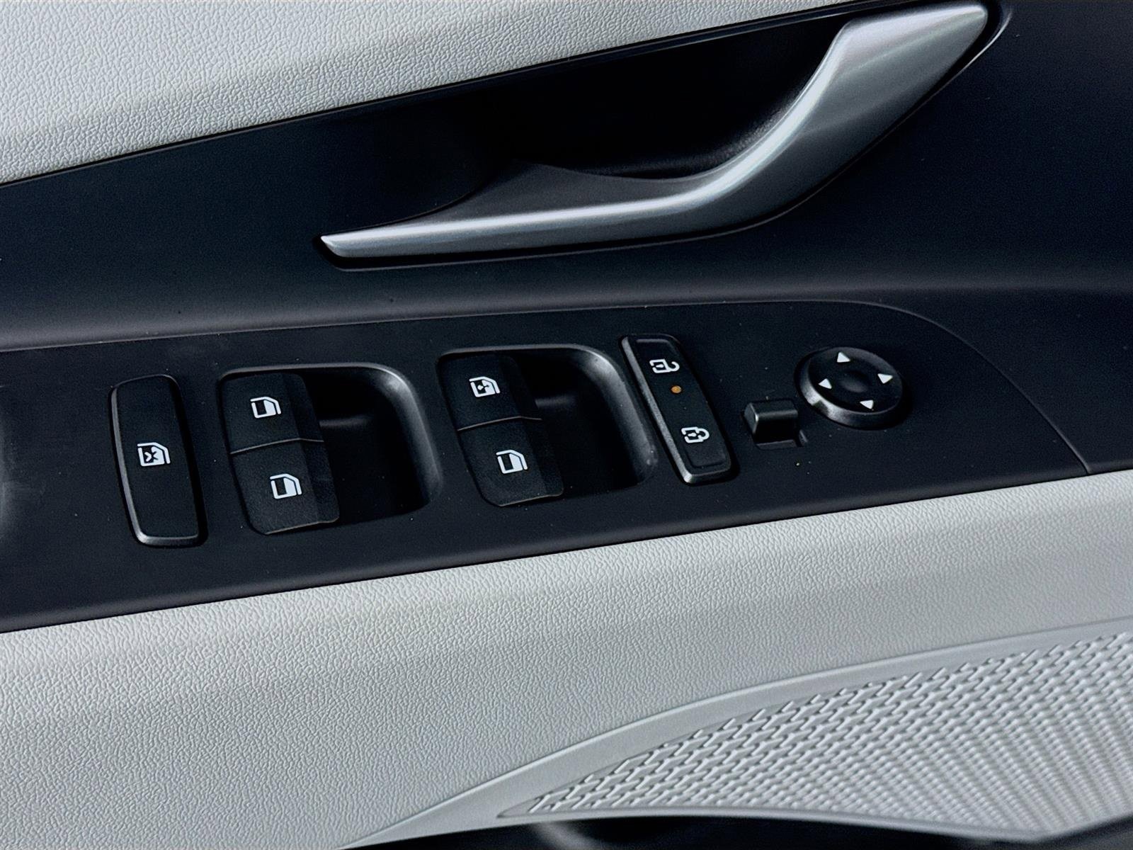 Certified 2025 Hyundai Elantra Limited image 20