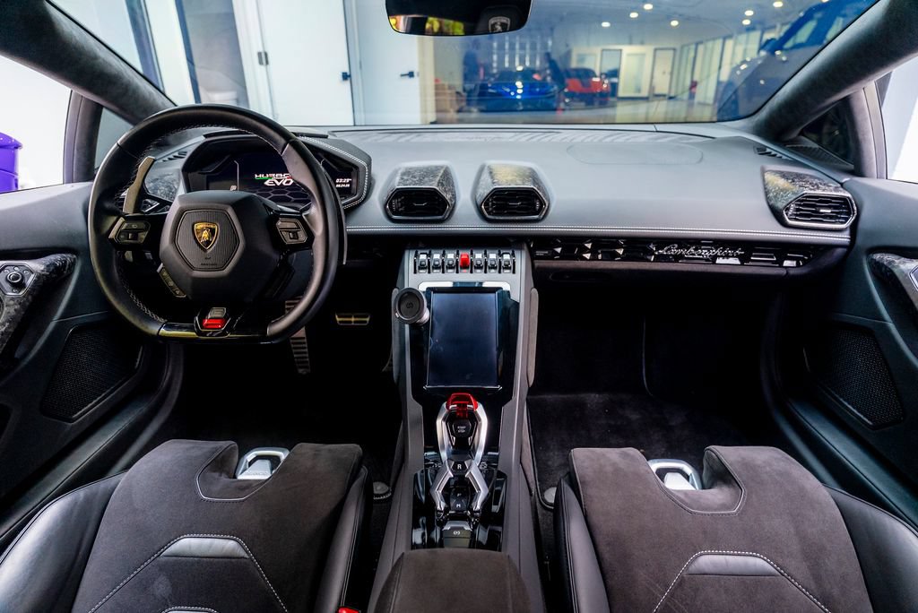 Used 2021 Lamborghini Huracan EVO RWD image 42