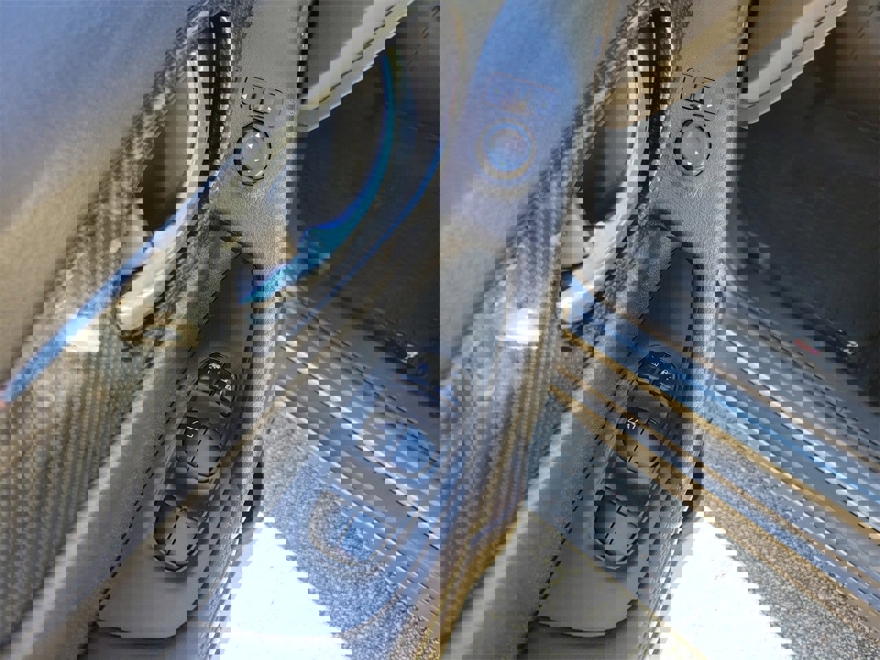 Used 2018 Nissan Rogue SL w/ Premium Package image 15