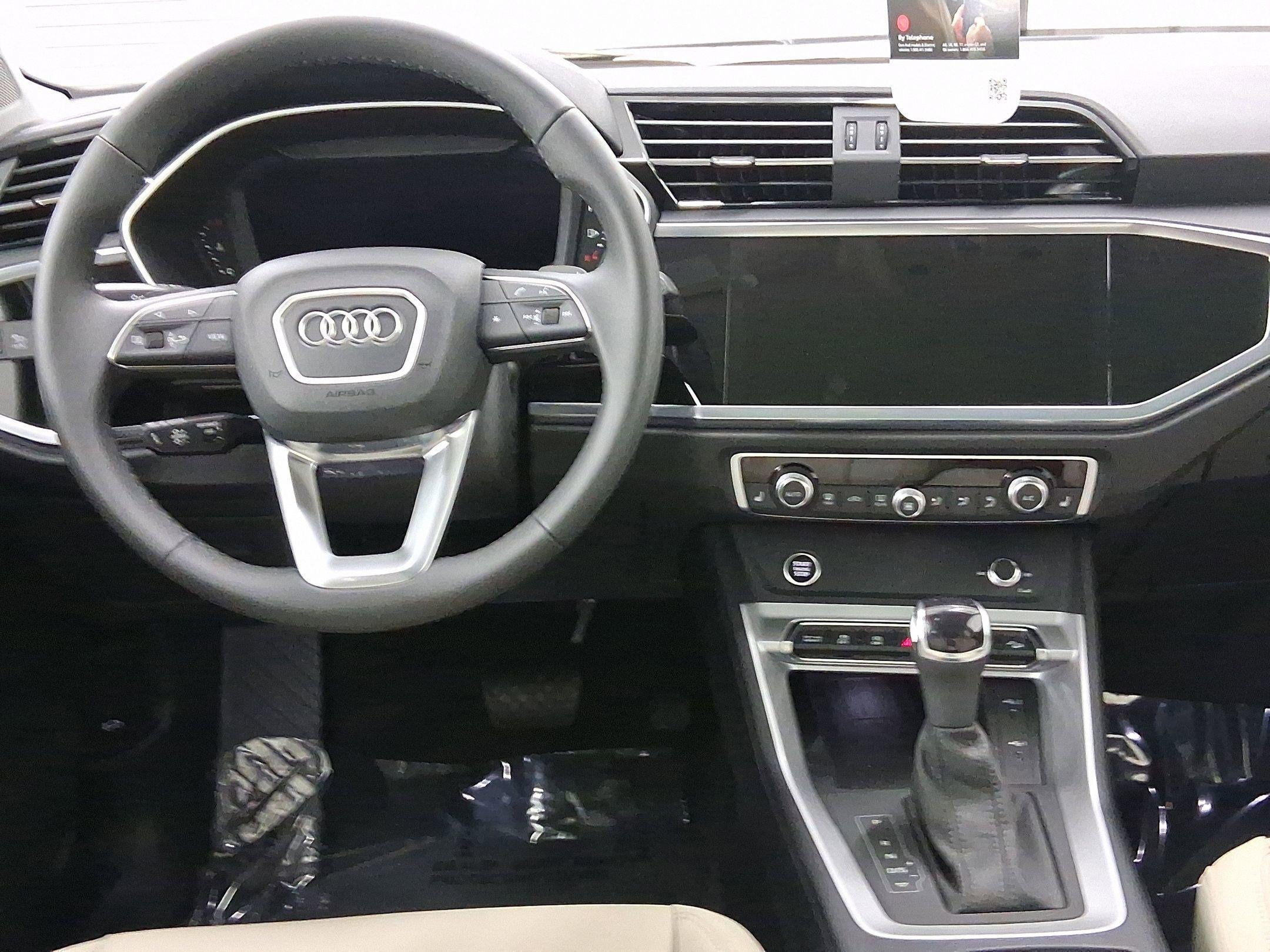 Used 2025 Audi Q3 2.0T Premium w/ Convenience Package AWD/4WD image 4