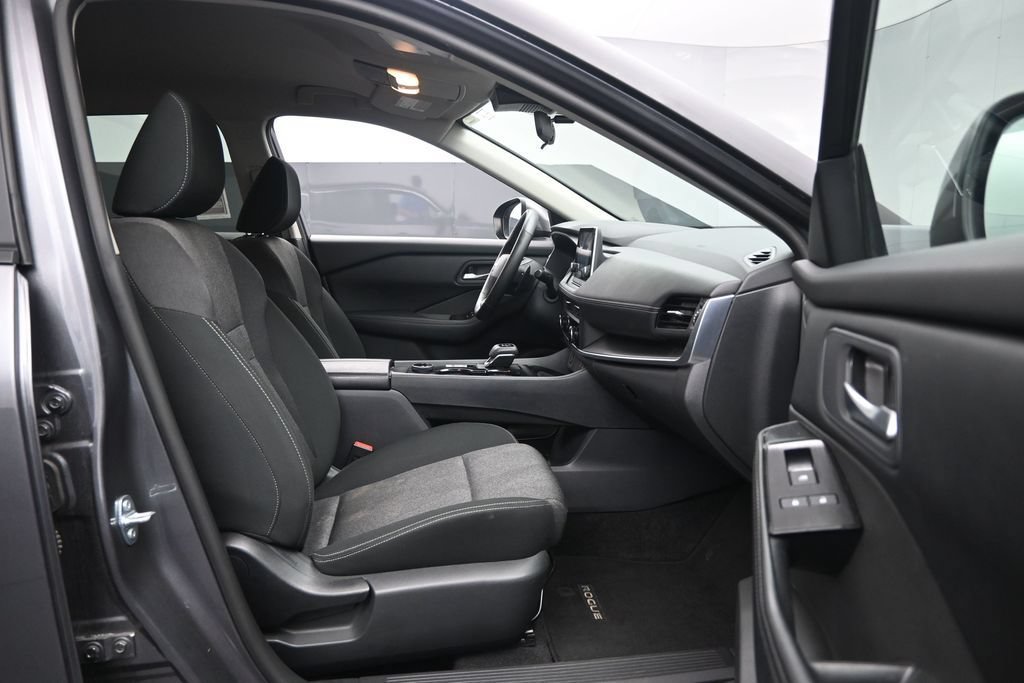 Used 2025 Nissan Rogue SV AWD/4WD image 28