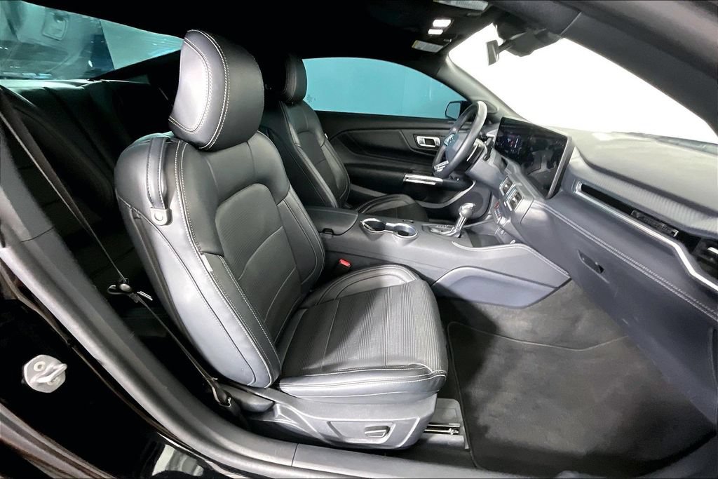 Used 2025 Ford Mustang GT Premium RWD image 31