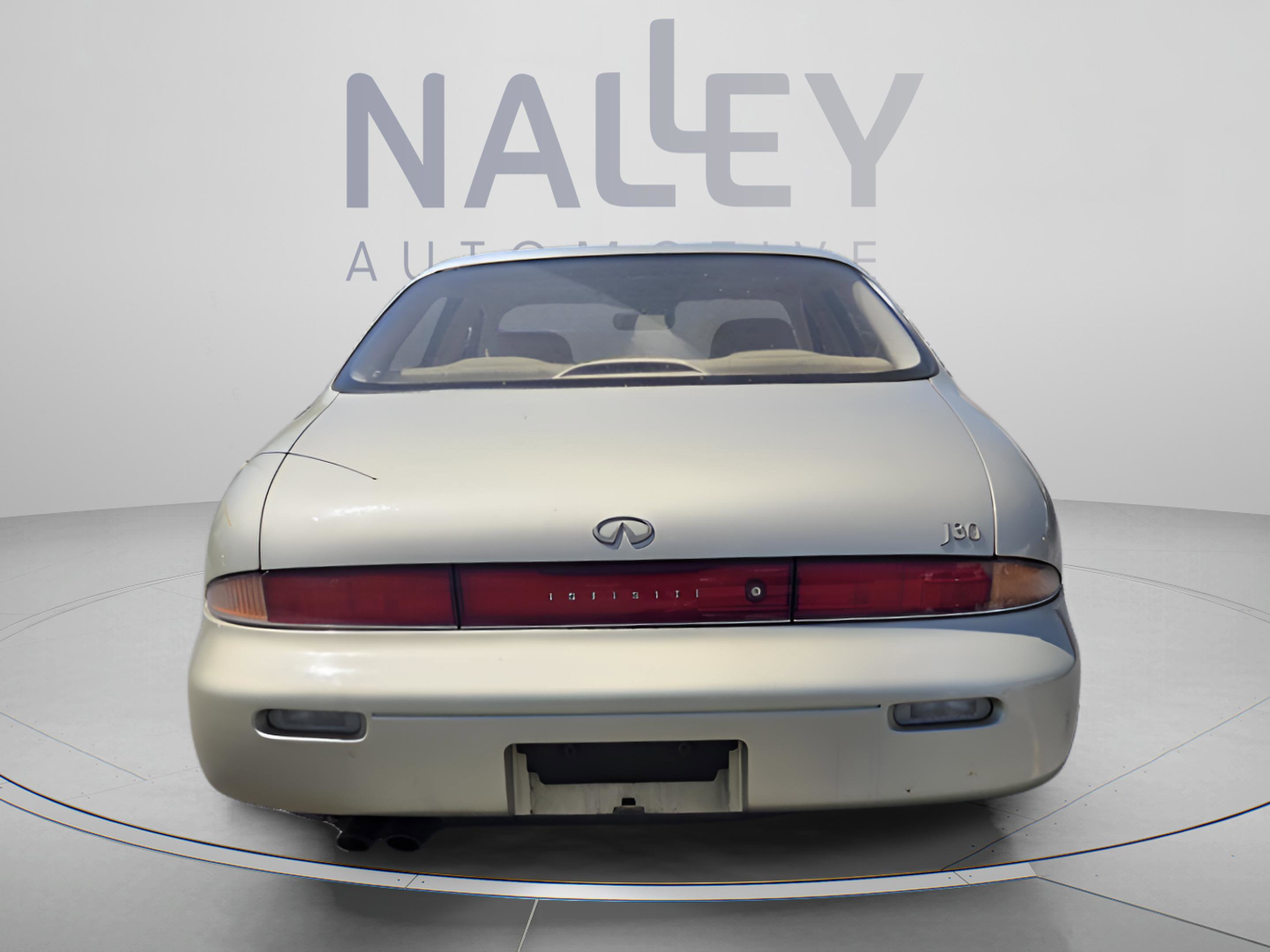 Used 1995 INFINITI J30 image 4