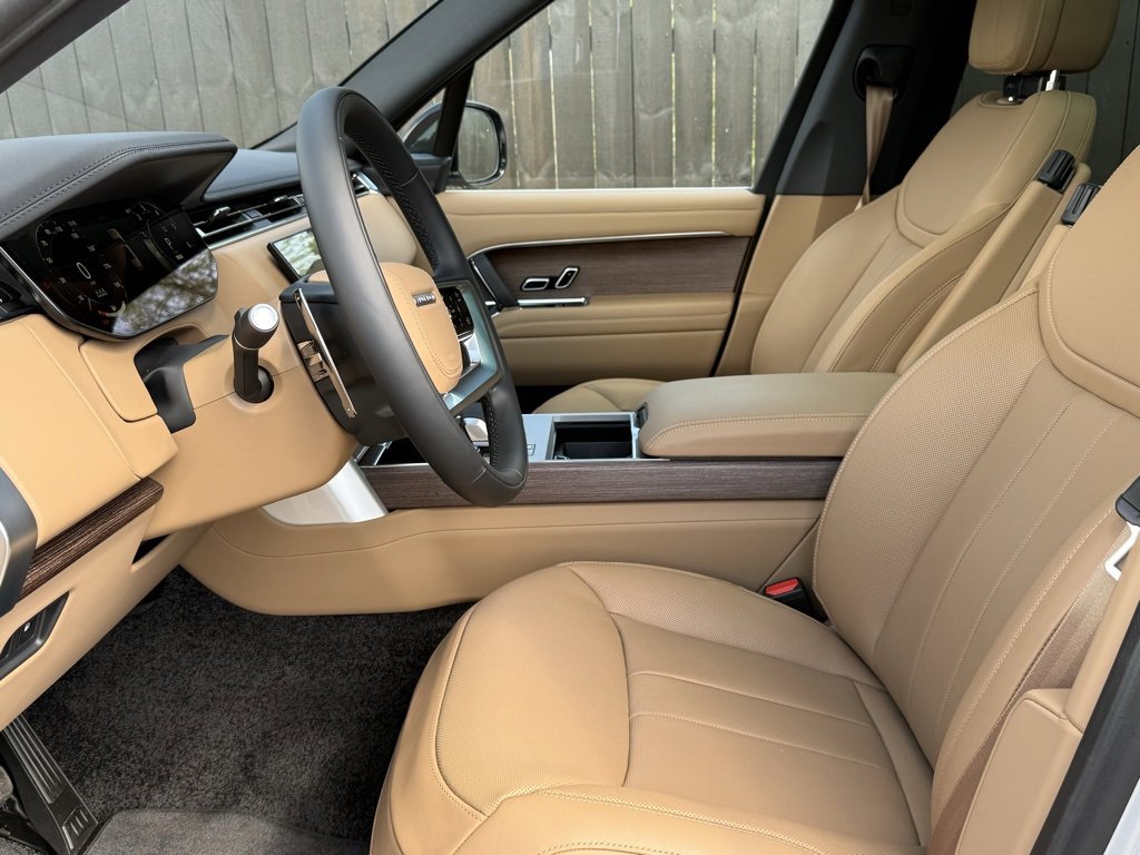 New 2025 Land Rover Range Rover SE image 11