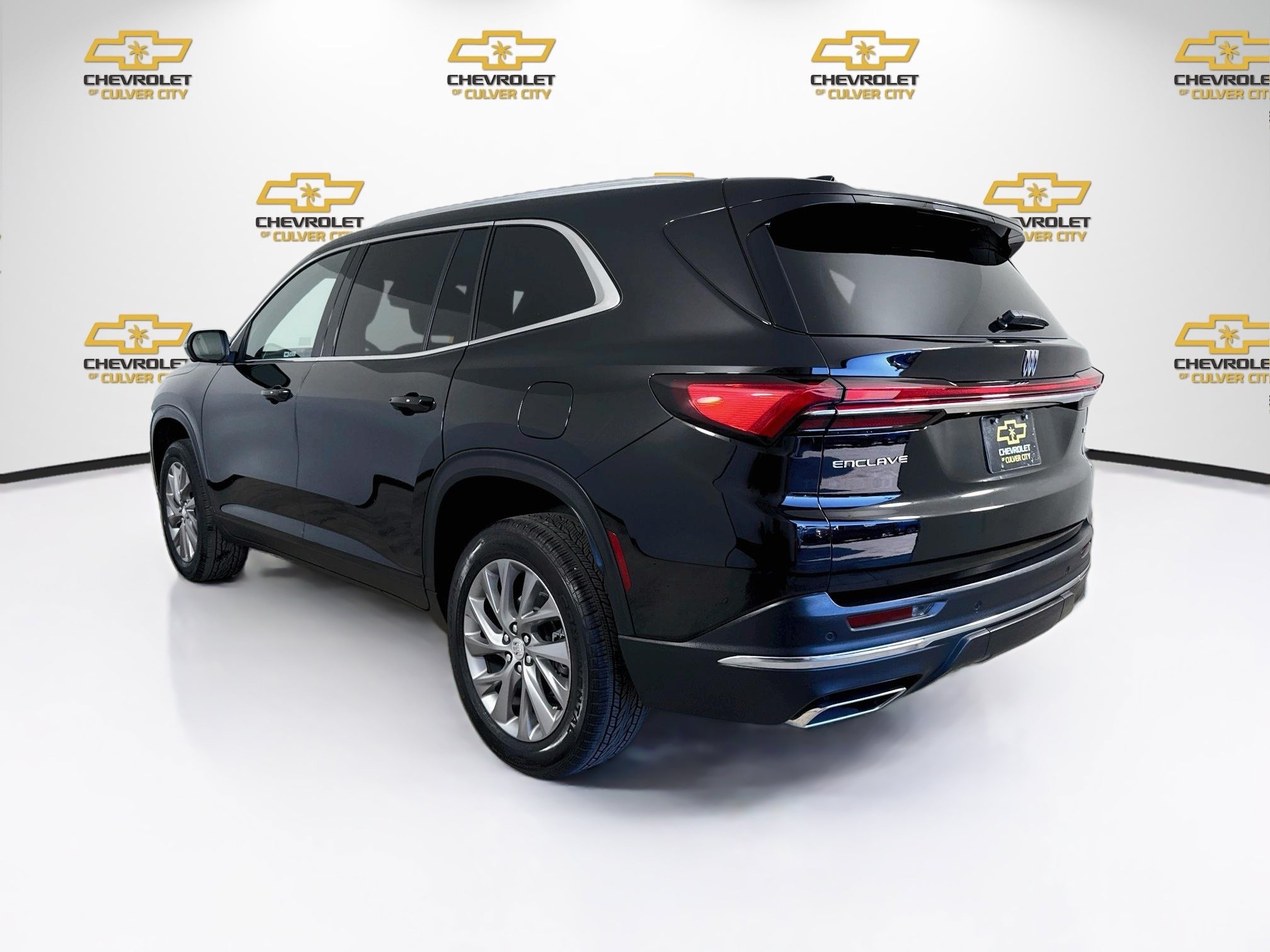 Used 2025 Buick Enclave Preferred FWD image 6