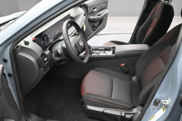 New 2026 Nissan Sentra SR w/ Floor Mat Package FWD image 27