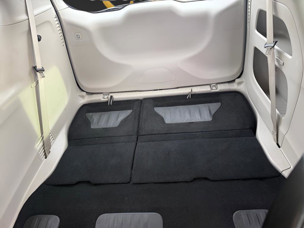 Used 2024 Chrysler Pacifica Touring-L image 13