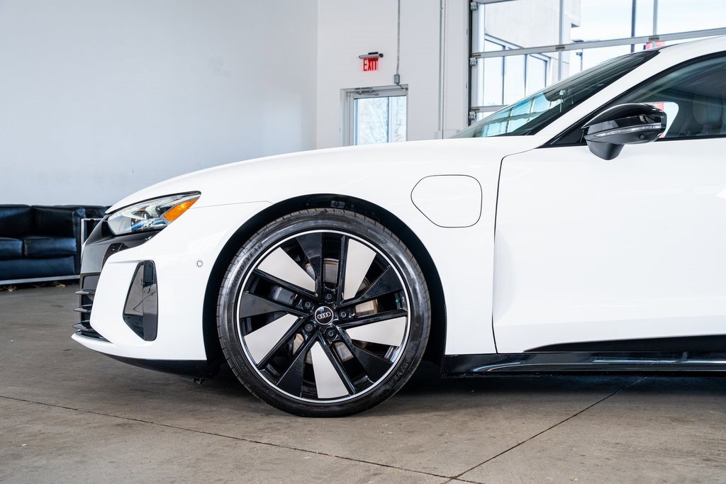 Used 2024 Audi e-tron GT Prestige image 9
