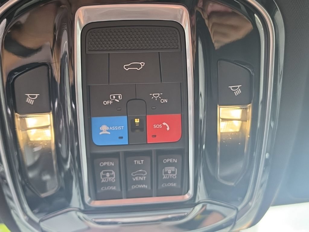 Used 2022 Jeep Grand Cherokee Overland AWD/4WD image 33