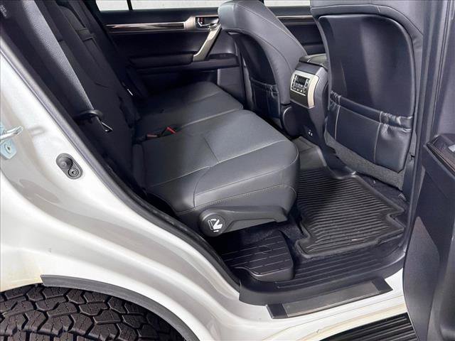 Used 2020 Lexus GX 460 Premium w/ Premium Package AWD/4WD image 17