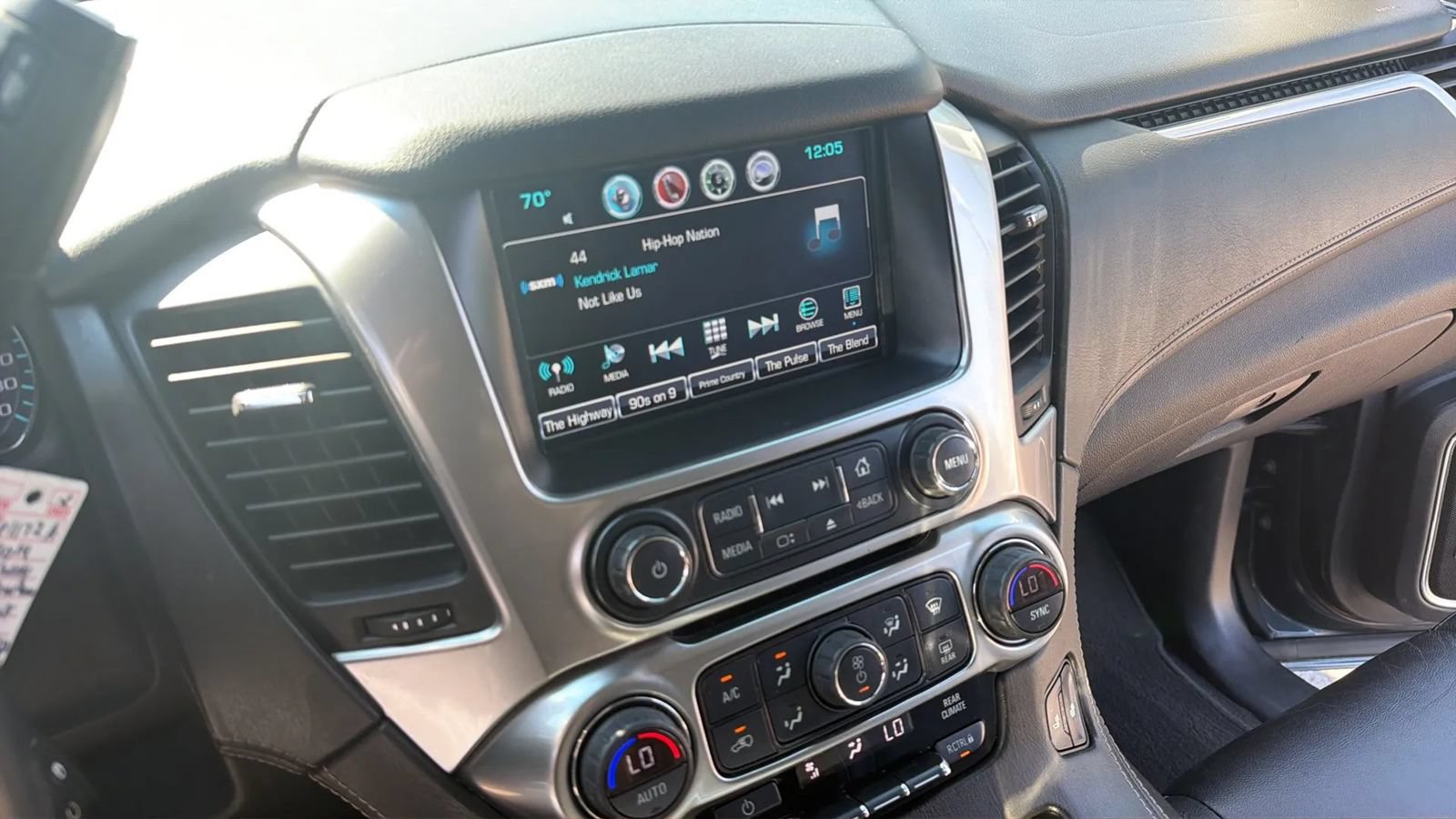 Used 2019 Chevrolet Suburban LT AWD/4WD image 17