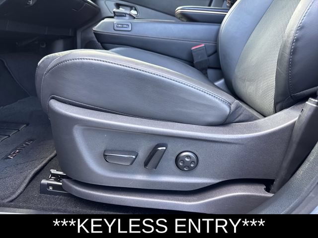 Used 2024 Nissan Ariya AWD image 11