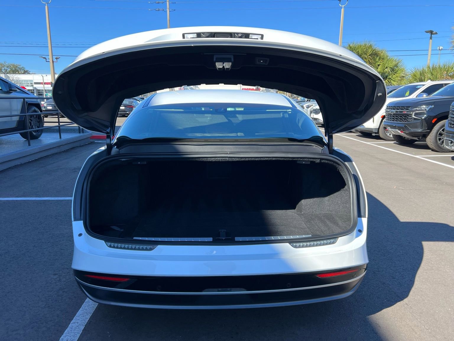 Used 2024 Lucid Air Touring image 17