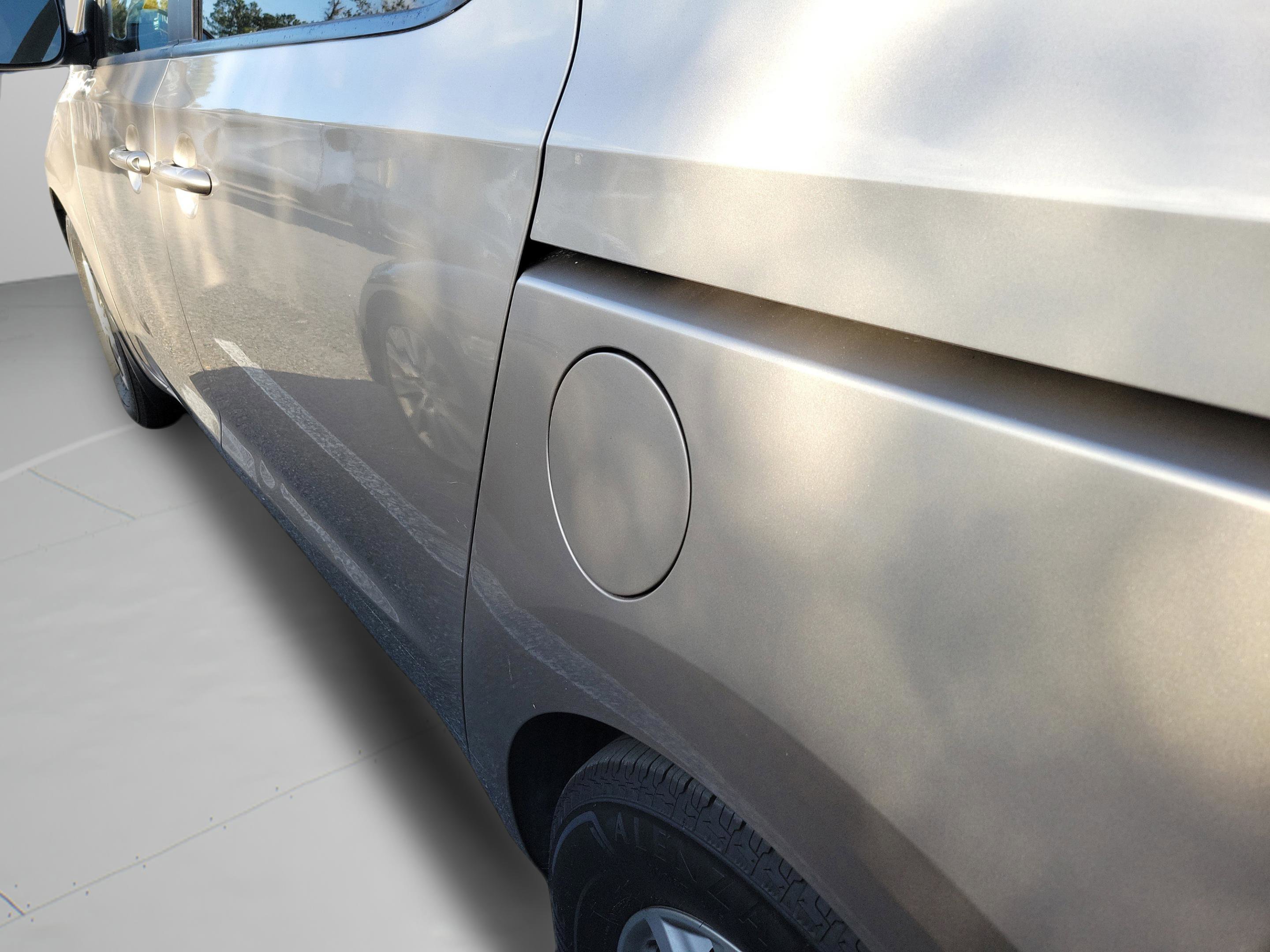 Used 2016 Kia Sedona LX w/ LX Convenience Package image 24