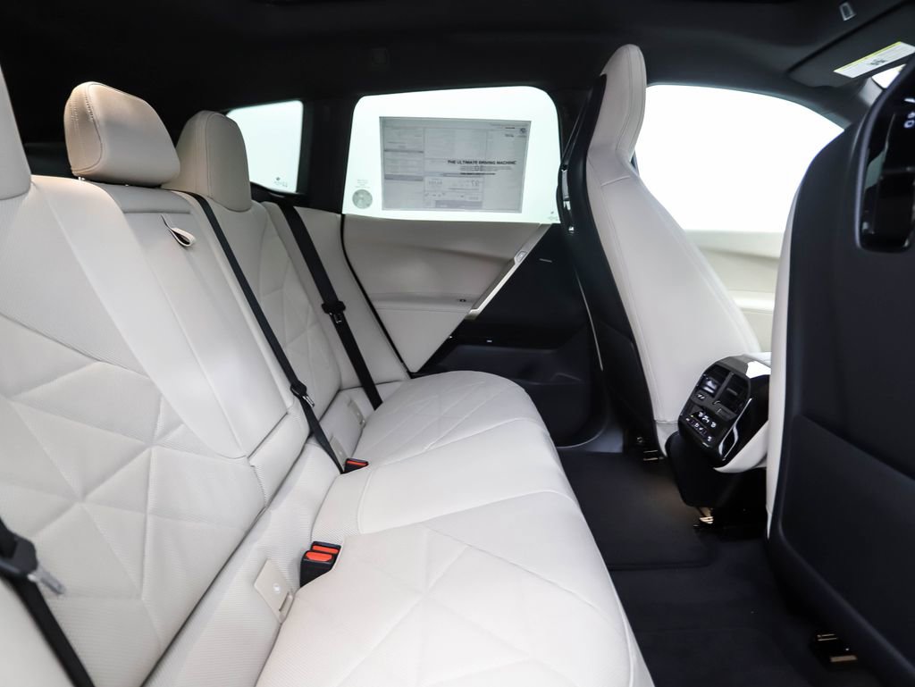 Used 2026 BMW iX xDrive60 w/ Premium Package image 27