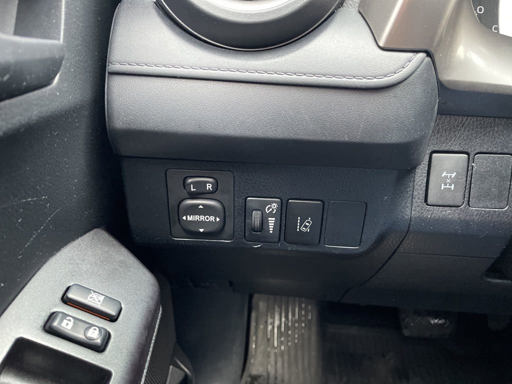 Used 2018 Toyota RAV4 LE w/ All Weather Liner Package AWD/4WD image 23