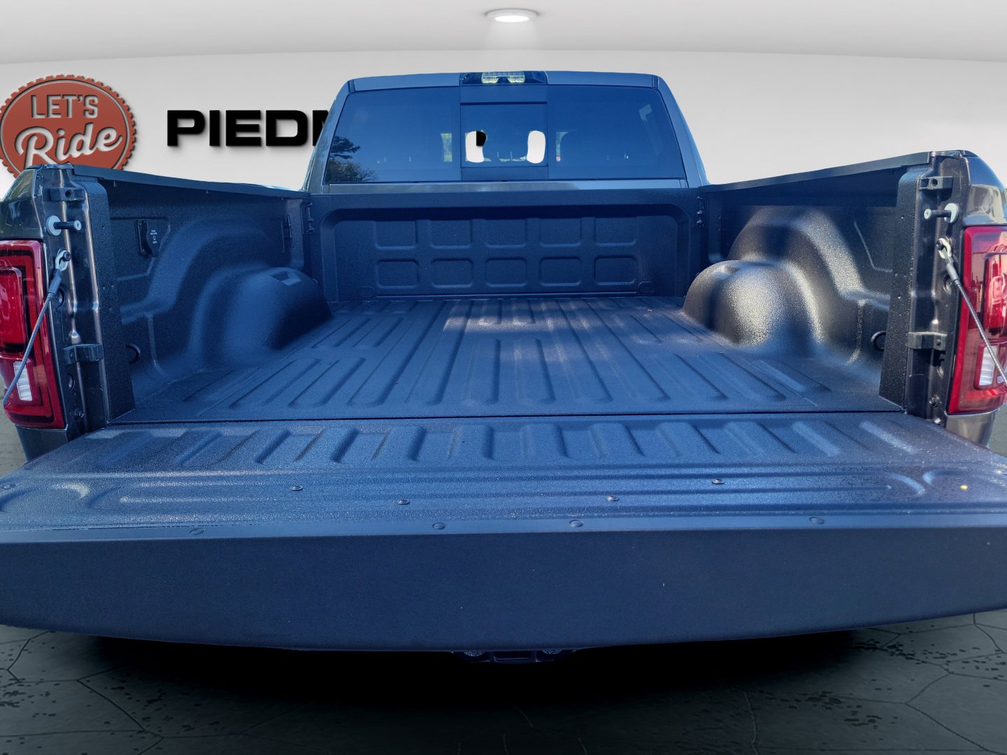 New 2026 RAM 2500 Laramie AWD/4WD image 14