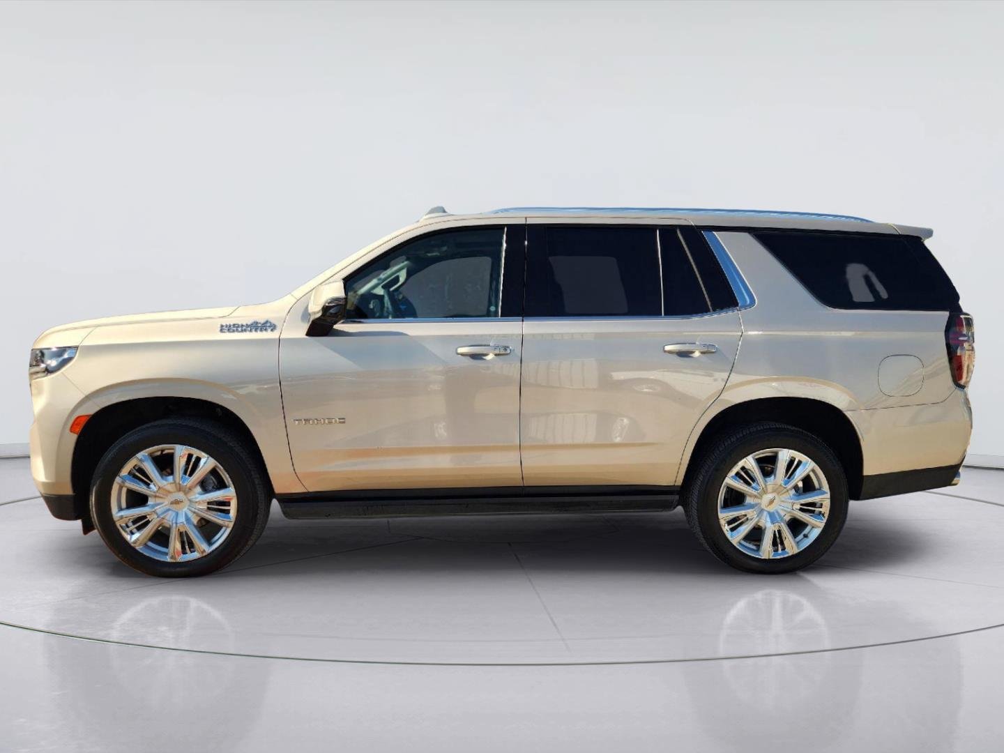 Used 2021 Chevrolet Tahoe High Country w/ Premium Package AWD/4WD image 4